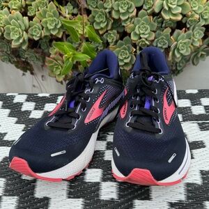 Women's Brooks Adrenaline GTS 22